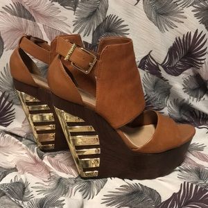 Gianni Bini wedge heels